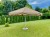 Parasol w ogrodzie
