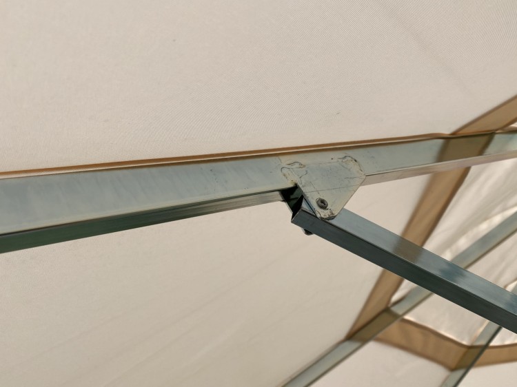 Konstrukcja parasola ogrodowego