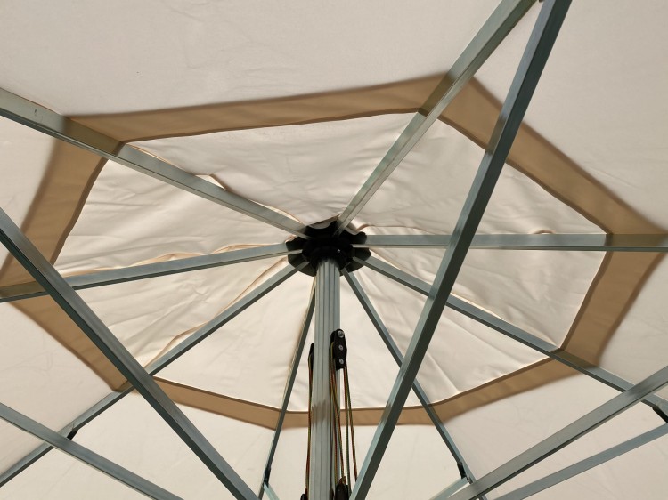 Konstrukcja parasola ogrodowego